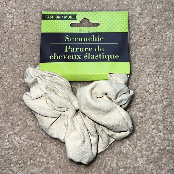 Two 3oz. Candles and a Scrunchie Bundle - Picture 10 of 11